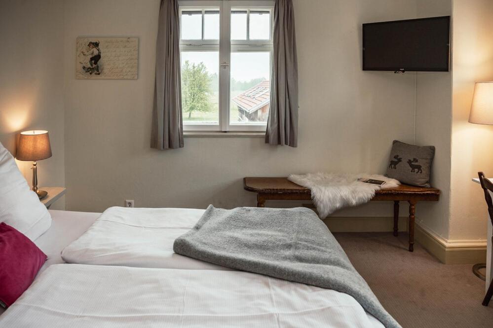 Allgaeuer Genusshotel Und Historischer Dorfgasthof Hirsch Leutkirch im Allgau Ngoại thất bức ảnh